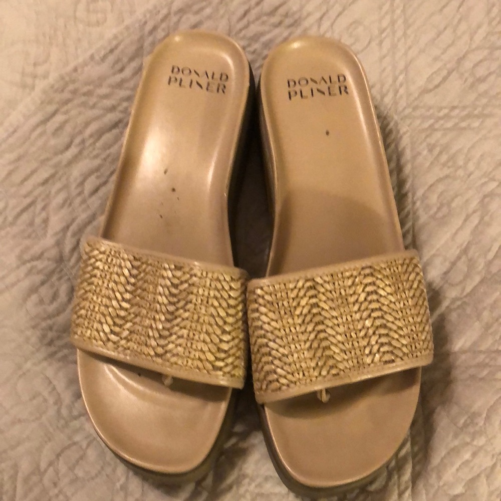 Donald Pliner sandles